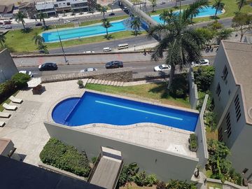 VENDO DPTO DUPLEX  770MTS CON 5 ESTACIONAMIENTOS