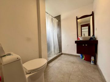 En Venta Casa Rentera en Azogues en la Avenida 16 de Abril