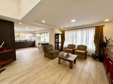En Venta Casa Rentera en Azogues en la Avenida 16 de Abril