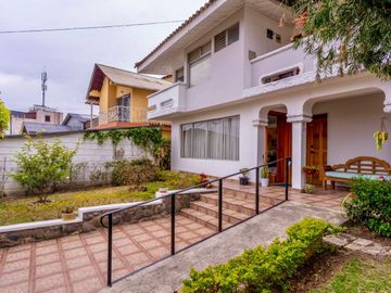 En Venta Casa Rentera en Azogues en la Avenida 16 de Abril