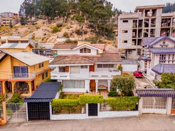 En Venta Casa Rentera en Azogues en la Avenida 16 de Abril