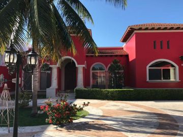 Casa con jardín y alberca privada, en venta, Montecristo, Mérida