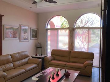 Casa con jardín y alberca privada, en venta, Montecristo, Mérida
