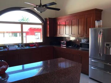 Casa con jardín y alberca privada, en venta, Montecristo, Mérida