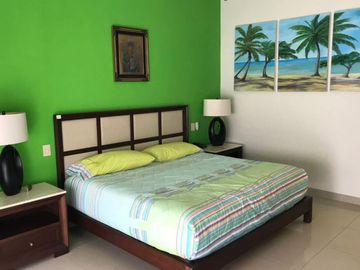 Casa con jardín y alberca privada, en venta, Montecristo, Mérida