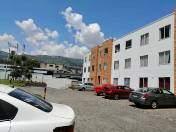 Departamento zona comercial Conocoto