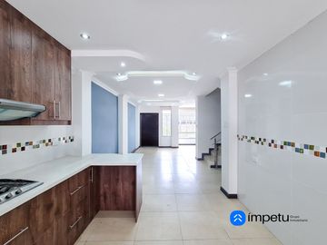 Se vende casa tres habitaciones al sur de la ciudad