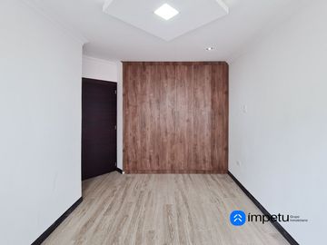 Se vende casa tres habitaciones al sur de la ciudad