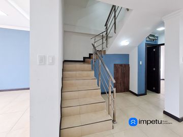 Se vende casa tres habitaciones al sur de la ciudad
