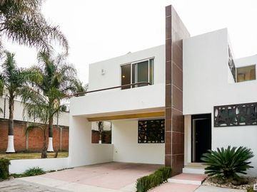 CASA EN VENTA FRACCIONAMIENTO SAN PEDRO CHOLULA MOMOXPAN LA CARCAÑA