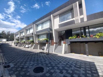 VENTA CASA A ESTRENAR SECTOR  NAYON