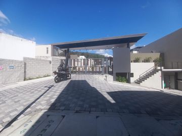 VENTA CASA A ESTRENAR SECTOR  NAYON A 7 MINUTOS DE CUMBAYA