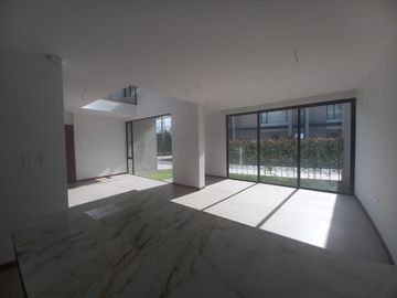 VENTA CASA A ESTRENAR SECTOR  NAYON