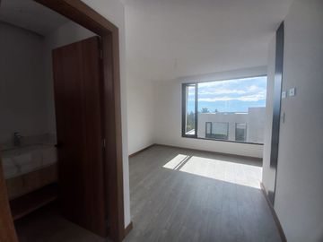 VENTA CASA A ESTRENAR SECTOR  NAYON