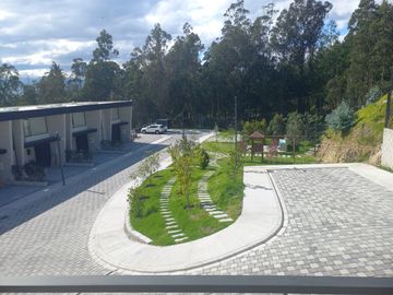 VENTA CASA A ESTRENAR SECTOR  NAYON