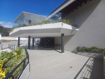VENTA CASA A ESTRENAR SECTOR  NAYON