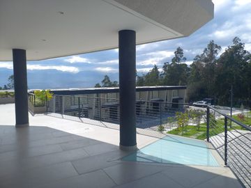 VENTA CASA A ESTRENAR SECTOR  NAYON
