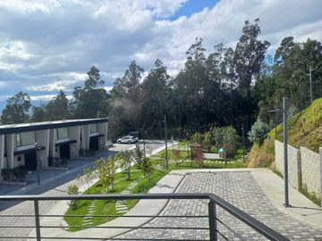 VENTA CASA A ESTRENAR SECTOR  NAYON