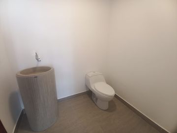 VENTA CASA A ESTRENAR SECTOR  NAYON