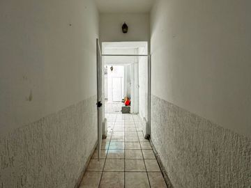 CASA EN ZONA CENTRO CON LOCAL PARA NEGOCIO (COLONIA EL RETIRO)