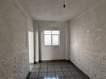 CASA EN ZONA CENTRO CON LOCAL PARA NEGOCIO (COLONIA EL RETIRO)