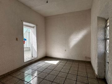 CASA EN ZONA CENTRO CON LOCAL PARA NEGOCIO (COLONIA EL RETIRO)