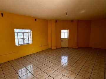 CASA EN ZONA CENTRO CON LOCAL PARA NEGOCIO (COLONIA EL RETIRO)