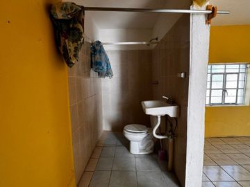 CASA EN ZONA CENTRO CON LOCAL PARA NEGOCIO (COLONIA EL RETIRO)