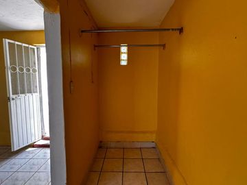 CASA EN ZONA CENTRO CON LOCAL PARA NEGOCIO (COLONIA EL RETIRO)