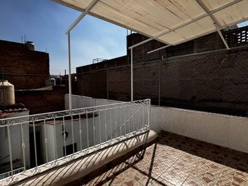 CASA EN ZONA CENTRO CON LOCAL PARA NEGOCIO (COLONIA EL RETIRO)