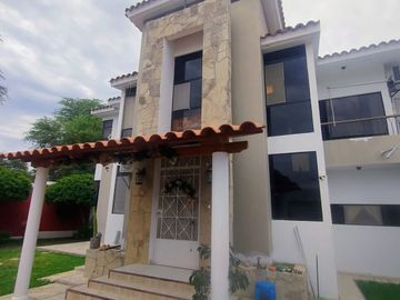 AMPLIA CASA EN VENTA O ALQUILER LOMA BLANCA - PIURA