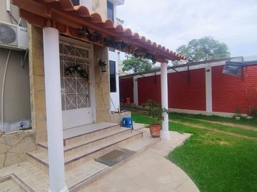 AMPLIA CASA EN VENTA O ALQUILER LOMA BLANCA - PIURA