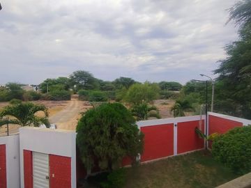 AMPLIA CASA EN VENTA O ALQUILER LOMA BLANCA - PIURA