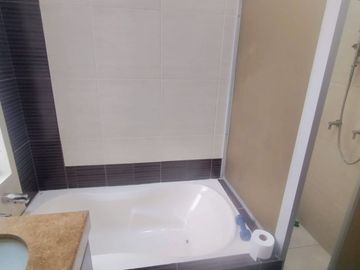 AMPLIA CASA EN VENTA O ALQUILER LOMA BLANCA - PIURA
