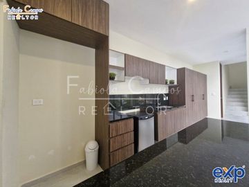 Casa de 2 plantas y 2 recámaras de venta en Chuburná - entrega DICIEMBRE 2025