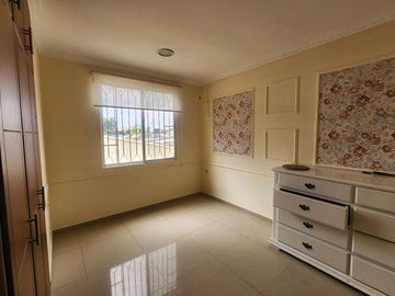 CASA EN VENTA EN URB. SAN PATRICIO DE MACHALA