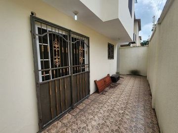 CASA EN VENTA EN URB. SAN PATRICIO DE MACHALA