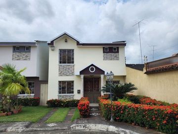 CASA EN VENTA EN URB. SAN PATRICIO DE MACHALA