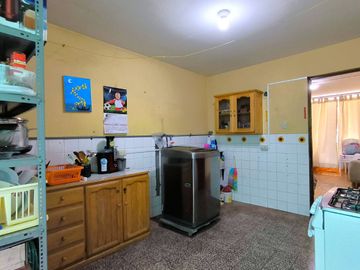 Amplia Casa En Esquina 172 M2 De Terreno 11.50 X 15