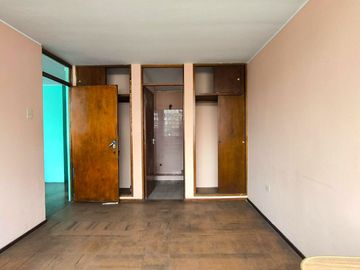 Amplia Casa En Esquina 172 M2 De Terreno 11.50 X 15