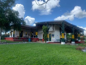VENTA CASA CAMPESTRE EN MONTENEGRO, QUINDÍO