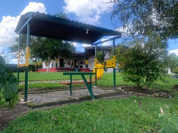 VENTA CASA CAMPESTRE EN MONTENEGRO, QUINDÍO