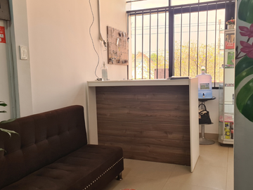 Este moderno hotel con amplio local comercial en el primer piso más sótano, cerca del aeropuerto, es una 'mina de oro' sin explotar.