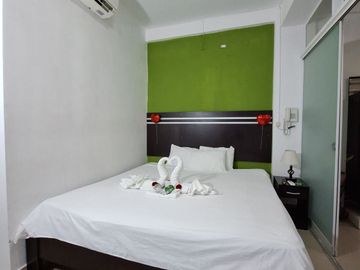 Este moderno hotel con amplio local comercial en el primer piso más sótano, cerca del aeropuerto, es una 'mina de oro' sin explotar.
