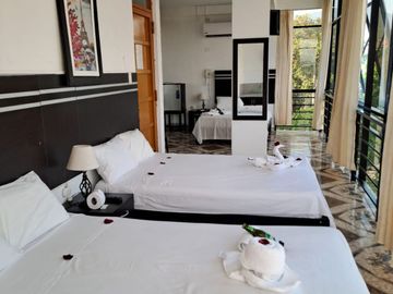 Este moderno hotel con amplio local comercial en el primer piso más sótano, cerca del aeropuerto, es una 'mina de oro' sin explotar.