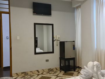 Este moderno hotel con amplio local comercial en el primer piso más sótano, cerca del aeropuerto, es una 'mina de oro' sin explotar.