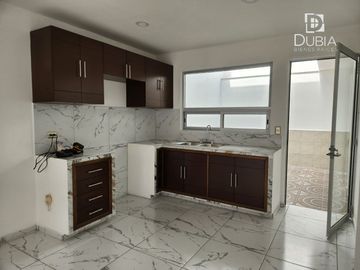 Casa nueva con recamara en Planta Baja y baño completo