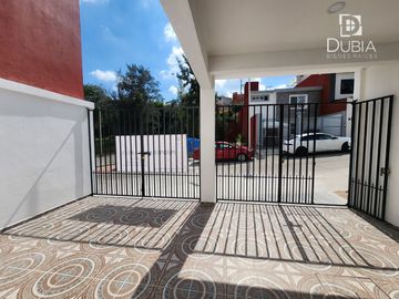 Casa nueva con recamara en Planta Baja y baño completo