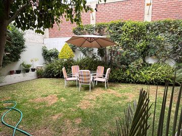 Se Vende Departamento Con Amplio Jardin Cerca A La U Catolica