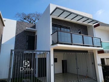 Casa Nueva de 3 habitaciones  mas 1 estudio o cuarta habitación.